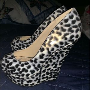 Peep toe Animal print wedge